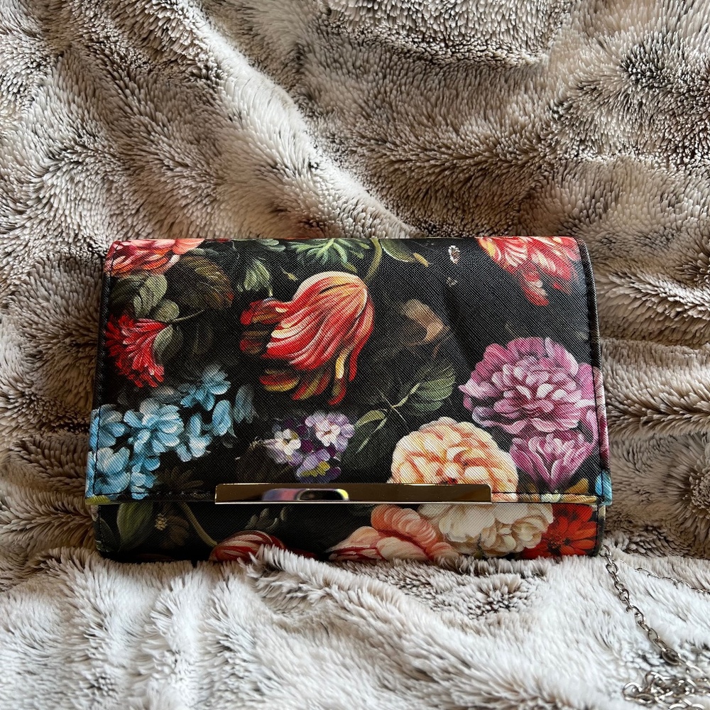 NWT Black and Floral Pattern Clutch Purse with silver hardware